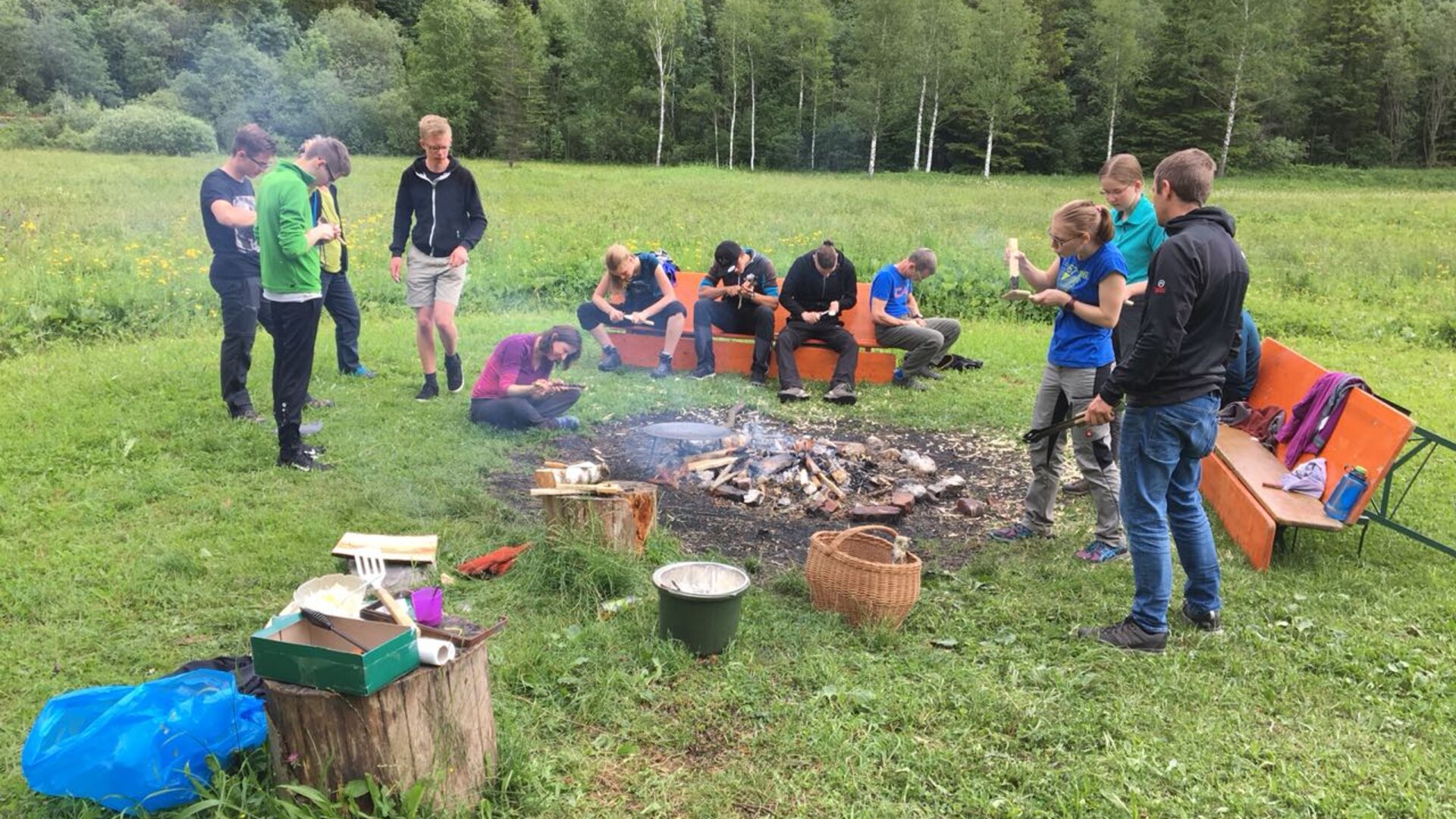 Gruppe am Feuer | © Bergfreunde München/TAN