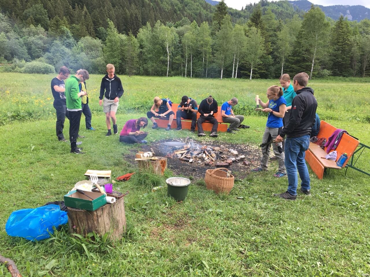 Gruppe am Feuer | © Bergfreunde München/TAN